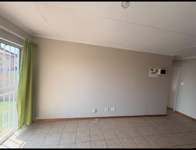 2 BEDROOM TOWNHOUSE FOR SALE IN ROOIHUISKRAAL